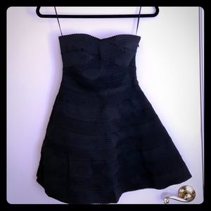 Strapless LBD